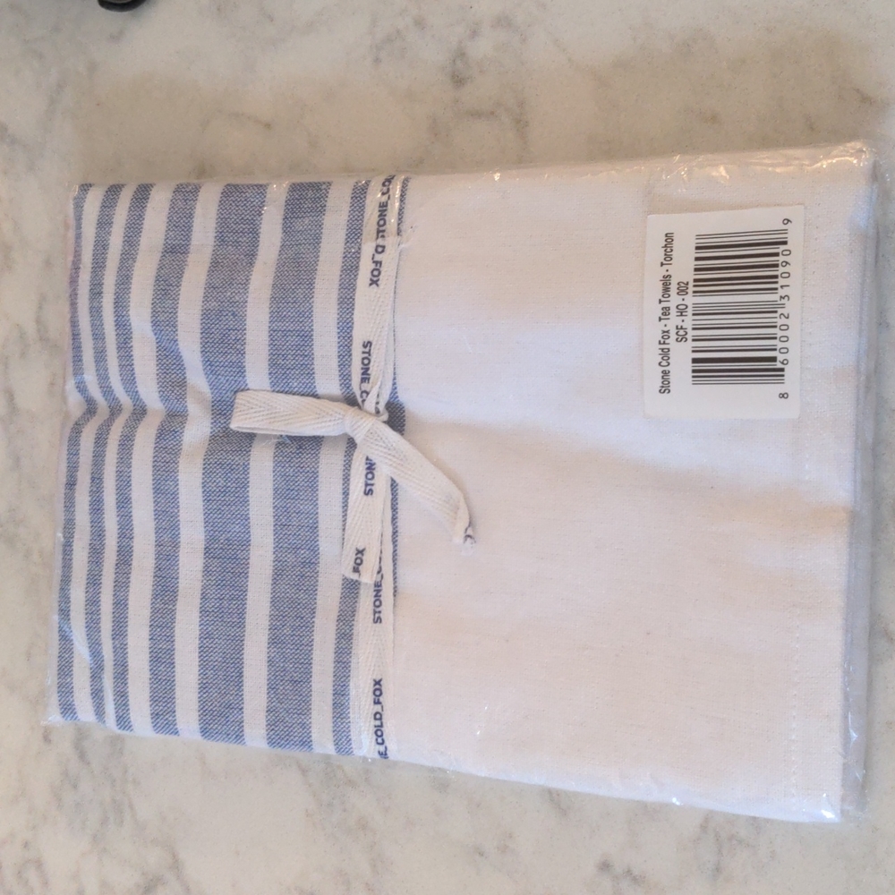 NWT Stone Cold Fox Tea Towels